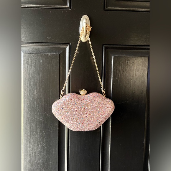 Pink Glitter Lip Shaped Clutch Chain Purse - Picture 3 of 12